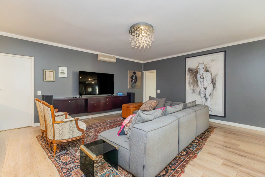 To Let 4 Bedroom Property for Rent in Mouille Point Western Cape